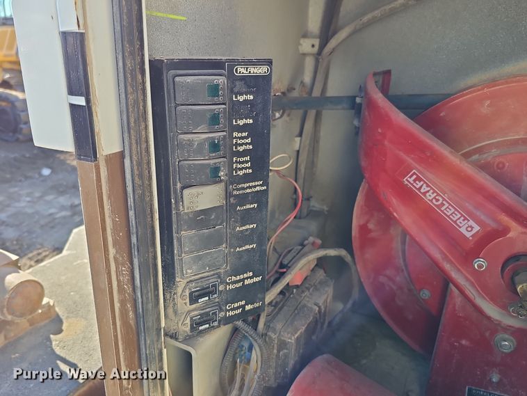 image for item DQ8521 2012 Peterbilt PB330  utility / service truck