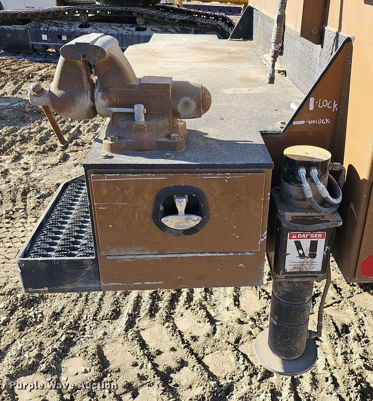 image for item DQ8521 2012 Peterbilt PB330  utility / service truck