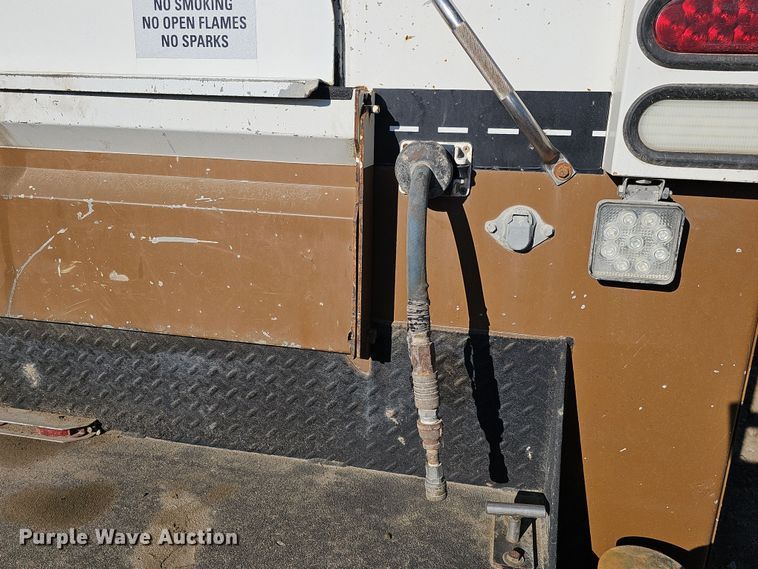 image for item DQ8521 2012 Peterbilt PB330  utility / service truck