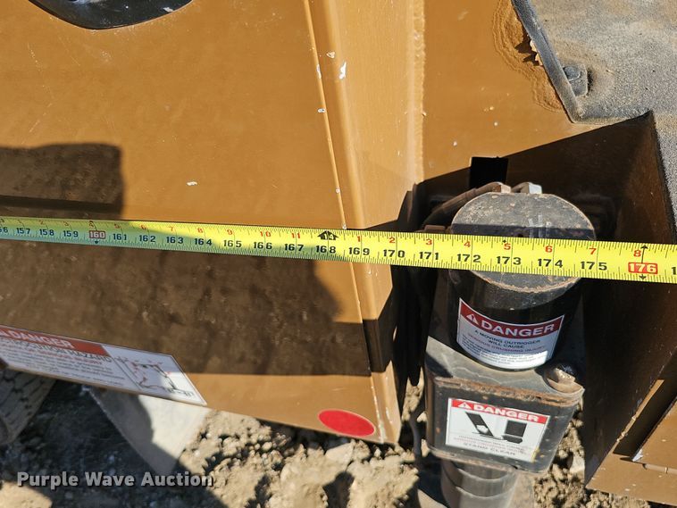 image for item DQ8521 2012 Peterbilt PB330  utility / service truck