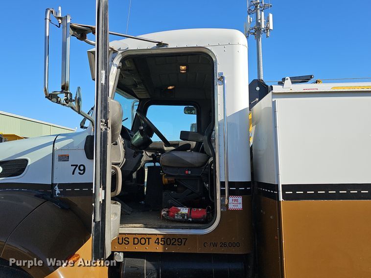 image for item DQ8521 2012 Peterbilt PB330  utility / service truck