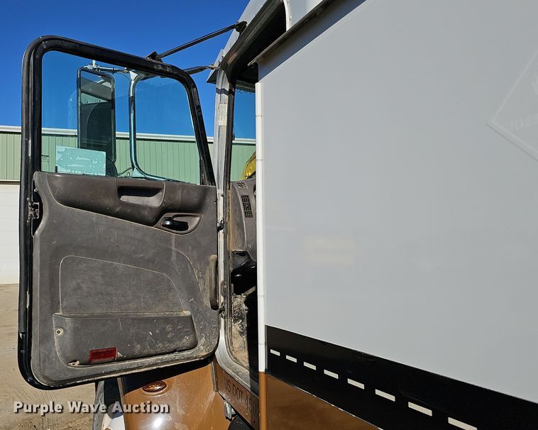 image for item DQ8521 2012 Peterbilt PB330  utility / service truck