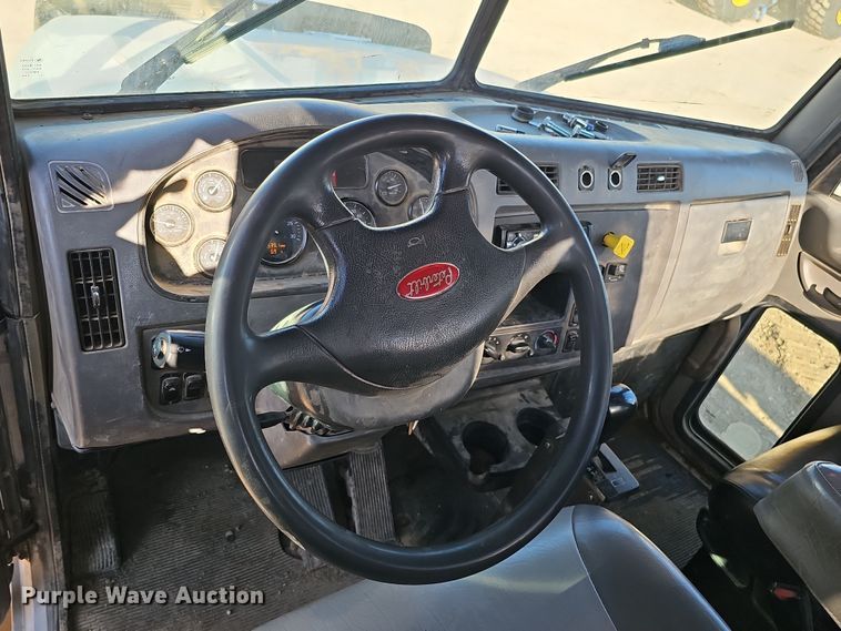 image for item DQ8521 2012 Peterbilt PB330  utility / service truck