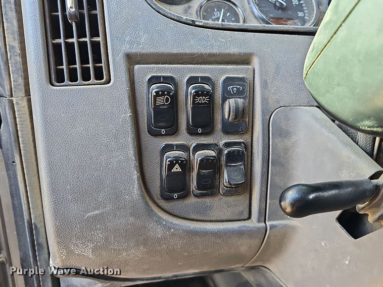 image for item DQ8521 2012 Peterbilt PB330  utility / service truck