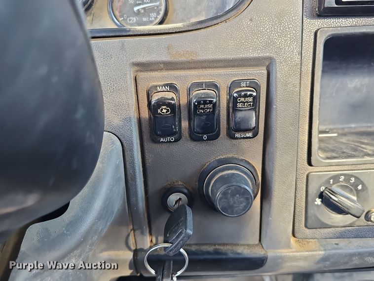 image for item DQ8521 2012 Peterbilt PB330  utility / service truck