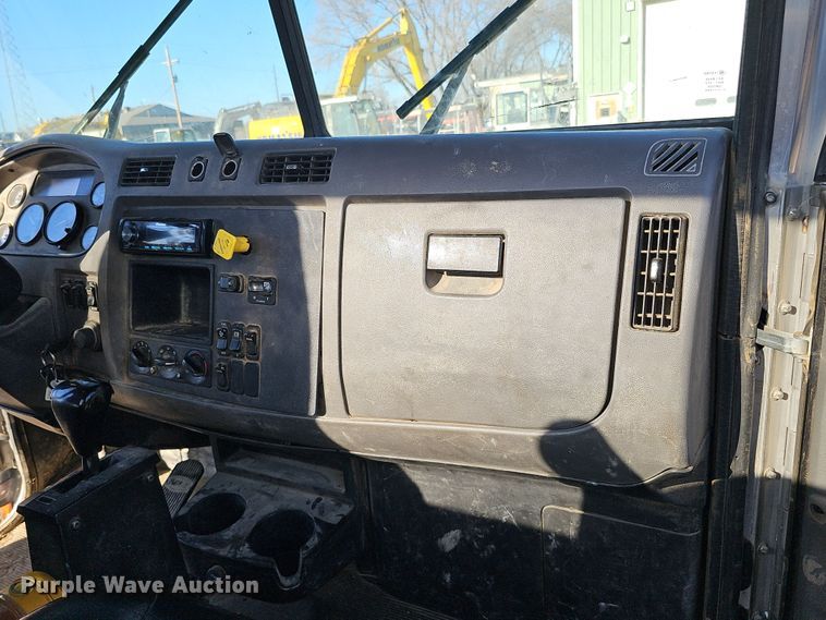 image for item DQ8521 2012 Peterbilt PB330  utility / service truck