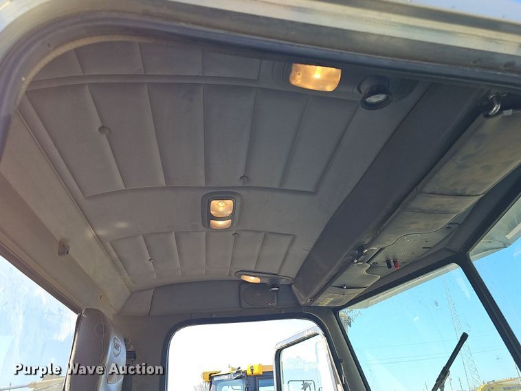 image for item DQ8521 2012 Peterbilt PB330  utility / service truck