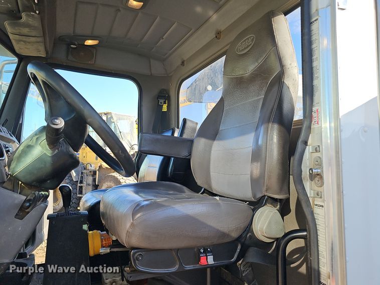 image for item DQ8521 2012 Peterbilt PB330  utility / service truck