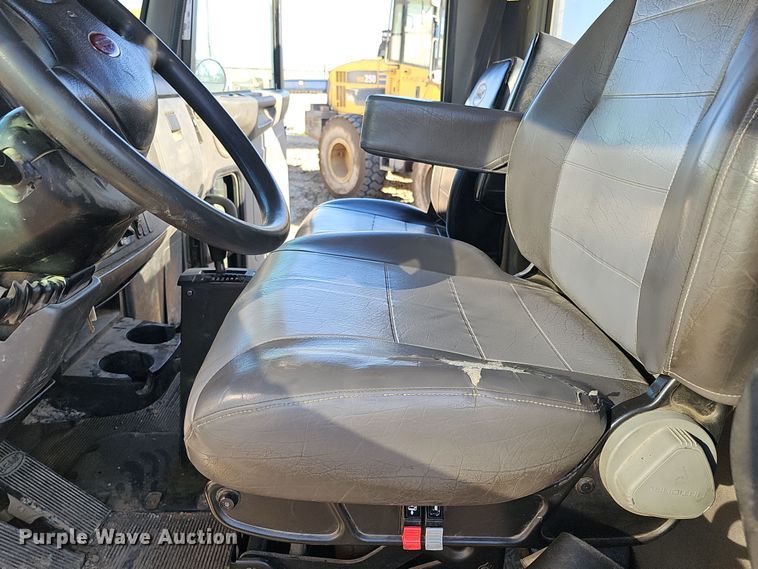 image for item DQ8521 2012 Peterbilt PB330  utility / service truck