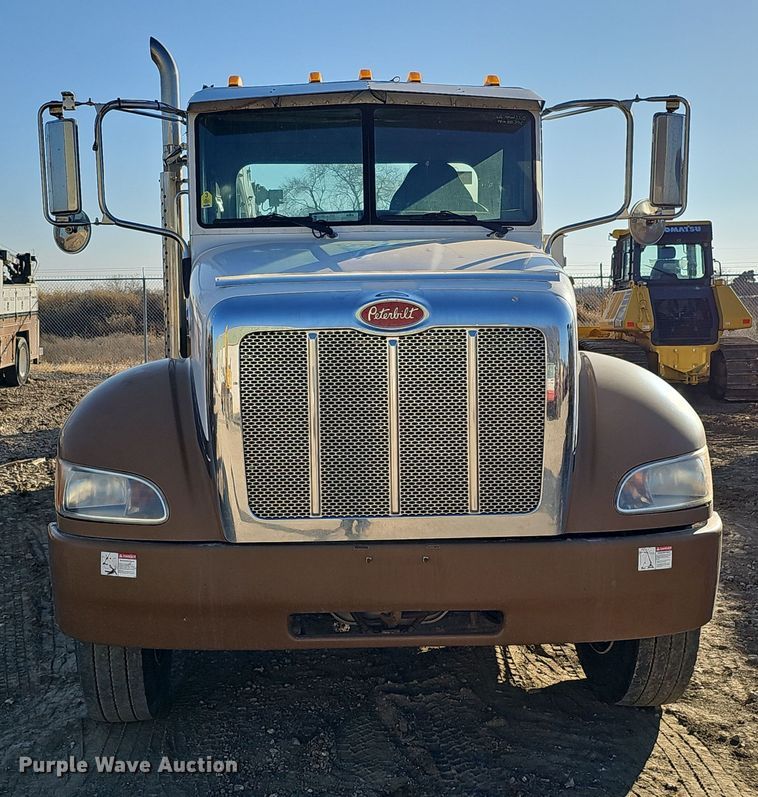 image for item DQ8522 2007 Peterbilt PB330  utility / service truck
