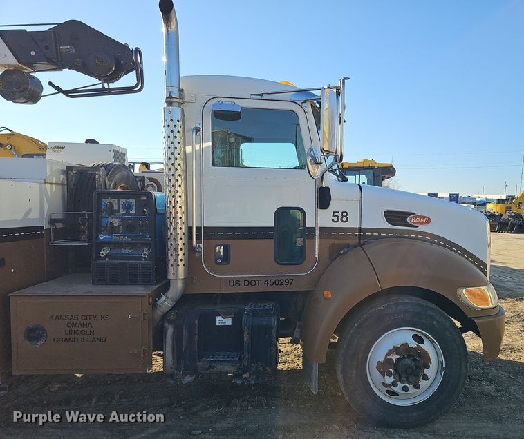 image for item DQ8522 2007 Peterbilt PB330  utility / service truck