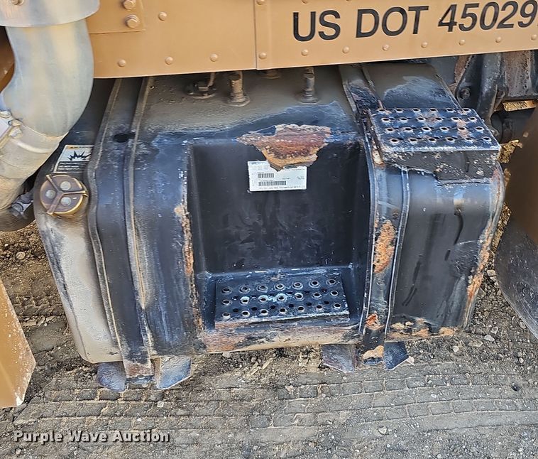 image for item DQ8522 2007 Peterbilt PB330  utility / service truck