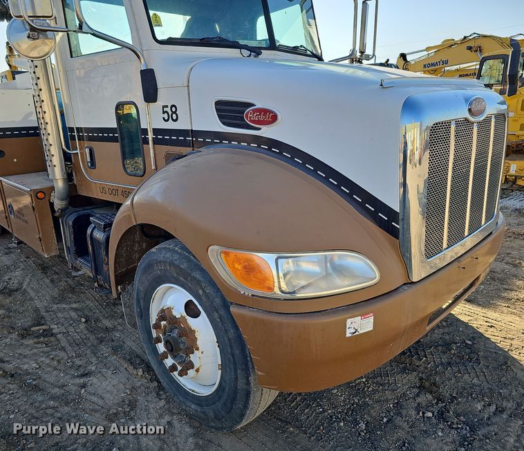 image for item DQ8522 2007 Peterbilt PB330  utility / service truck