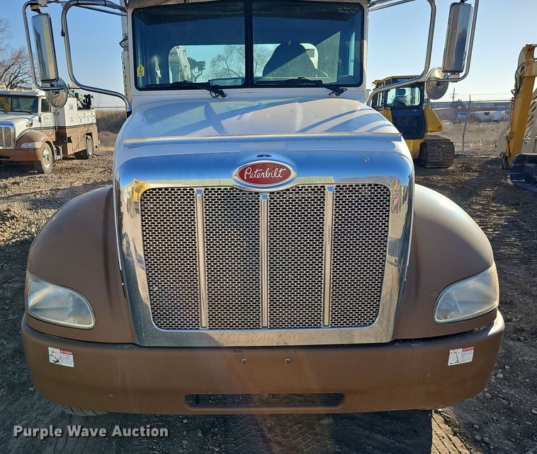 image for item DQ8522 2007 Peterbilt PB330  utility / service truck
