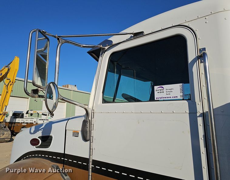 image for item DQ8522 2007 Peterbilt PB330  utility / service truck