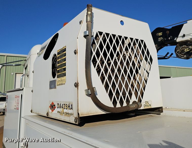 image for item DQ8522 2007 Peterbilt PB330  utility / service truck