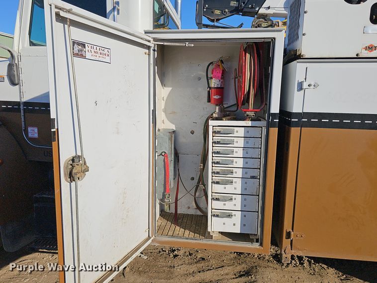 image for item DQ8522 2007 Peterbilt PB330  utility / service truck