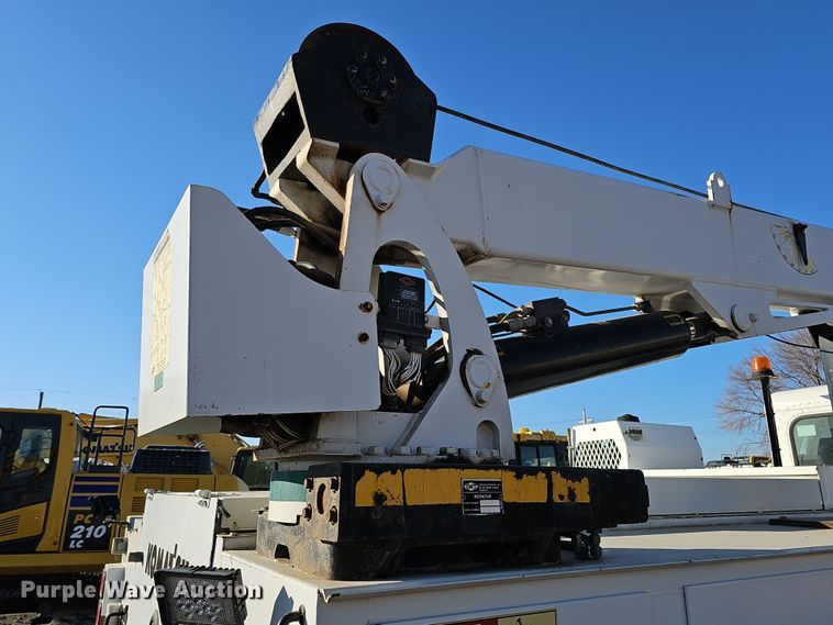 image for item DQ8522 2007 Peterbilt PB330  utility / service truck