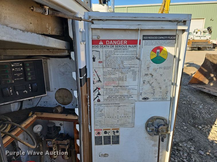 image for item DQ8522 2007 Peterbilt PB330  utility / service truck