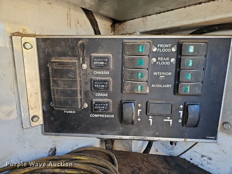 image for item DQ8522 2007 Peterbilt PB330  utility / service truck