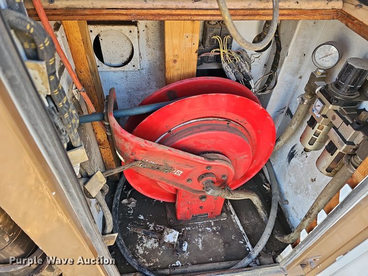 image for item DQ8522 2007 Peterbilt PB330  utility / service truck