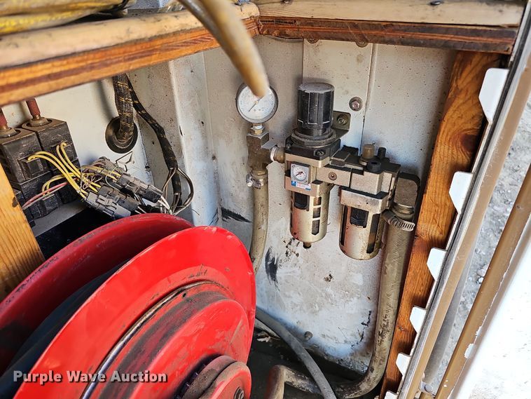 image for item DQ8522 2007 Peterbilt PB330  utility / service truck