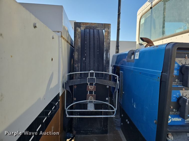 image for item DQ8522 2007 Peterbilt PB330  utility / service truck