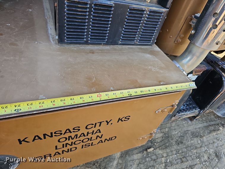 image for item DQ8522 2007 Peterbilt PB330  utility / service truck