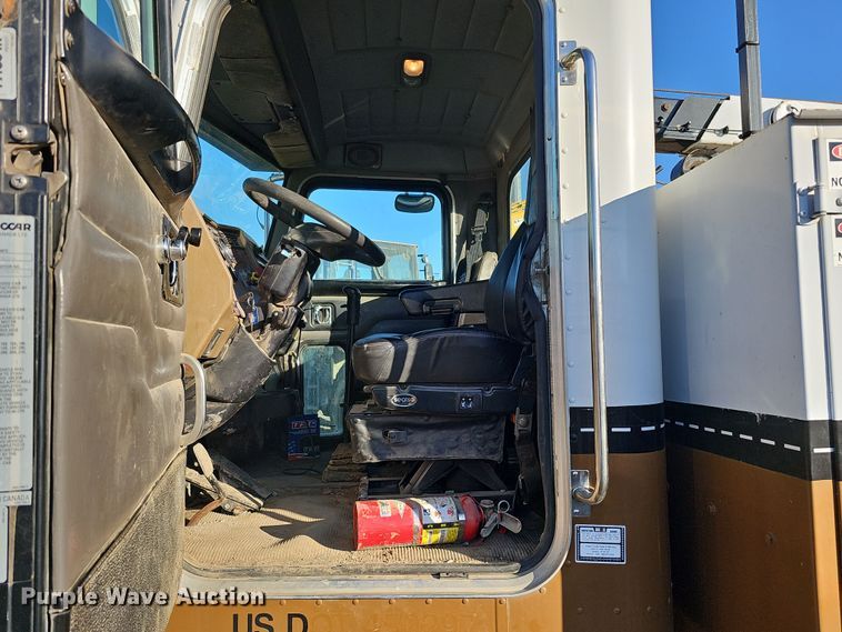 image for item DQ8522 2007 Peterbilt PB330  utility / service truck