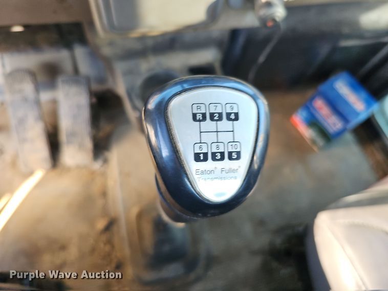 image for item DQ8522 2007 Peterbilt PB330  utility / service truck