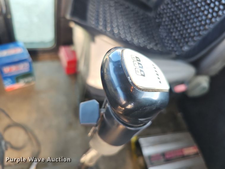 image for item DQ8522 2007 Peterbilt PB330  utility / service truck