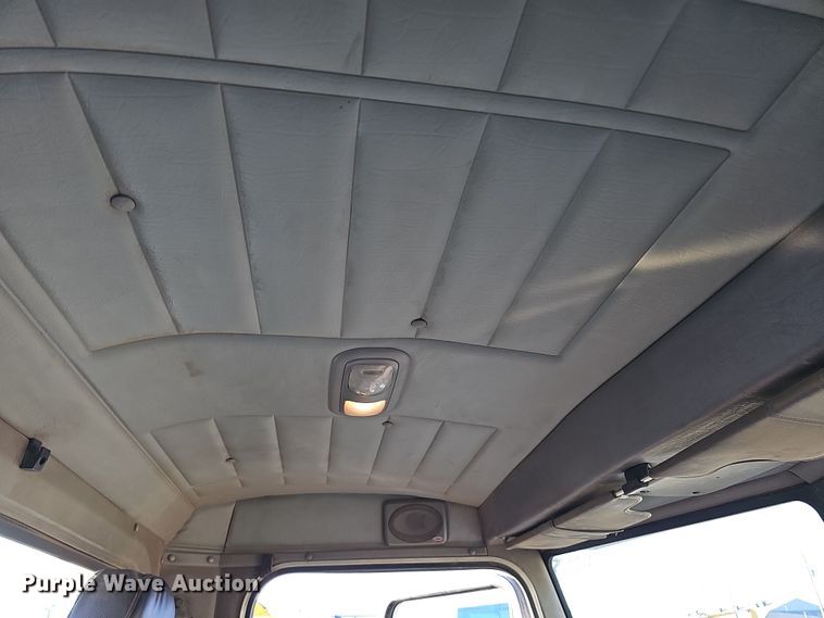 image for item DQ8522 2007 Peterbilt PB330  utility / service truck