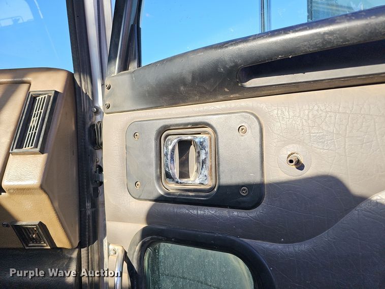 image for item DQ8522 2007 Peterbilt PB330  utility / service truck