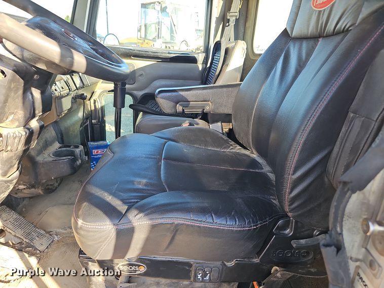 image for item DQ8522 2007 Peterbilt PB330  utility / service truck