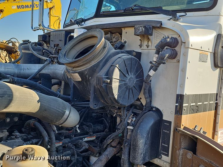 image for item DQ8522 2007 Peterbilt PB330  utility / service truck