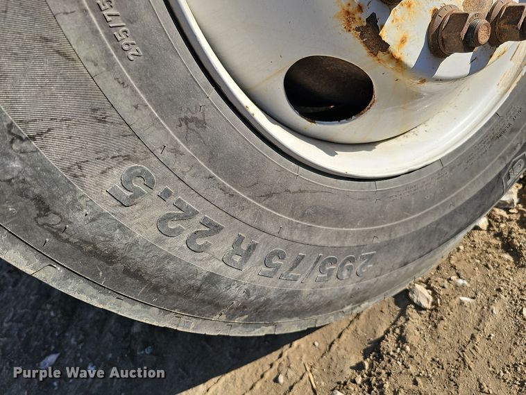 image for item DQ8522 2007 Peterbilt PB330  utility / service truck