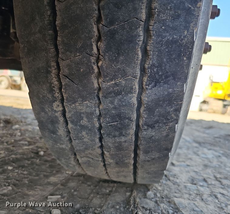 image for item DQ8522 2007 Peterbilt PB330  utility / service truck