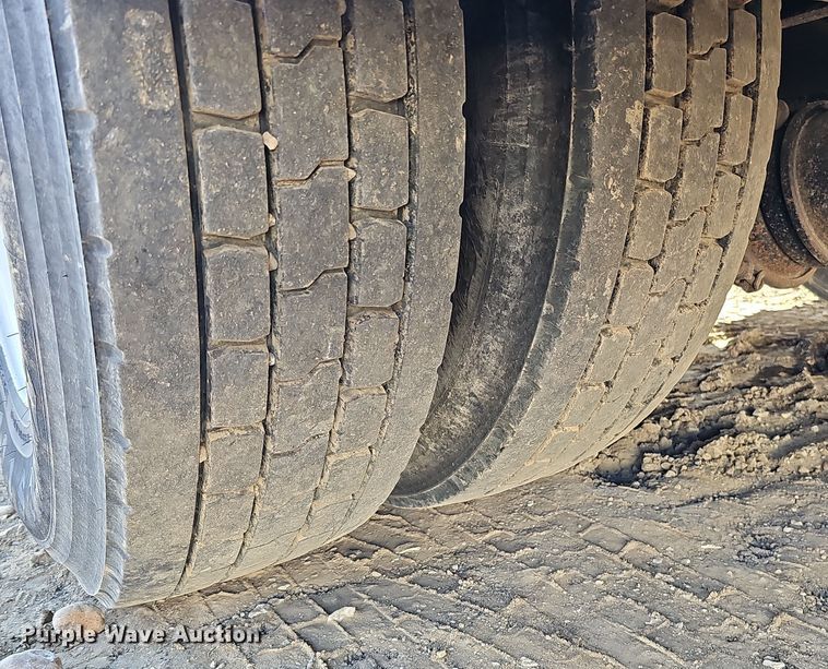 image for item DQ8522 2007 Peterbilt PB330  utility / service truck