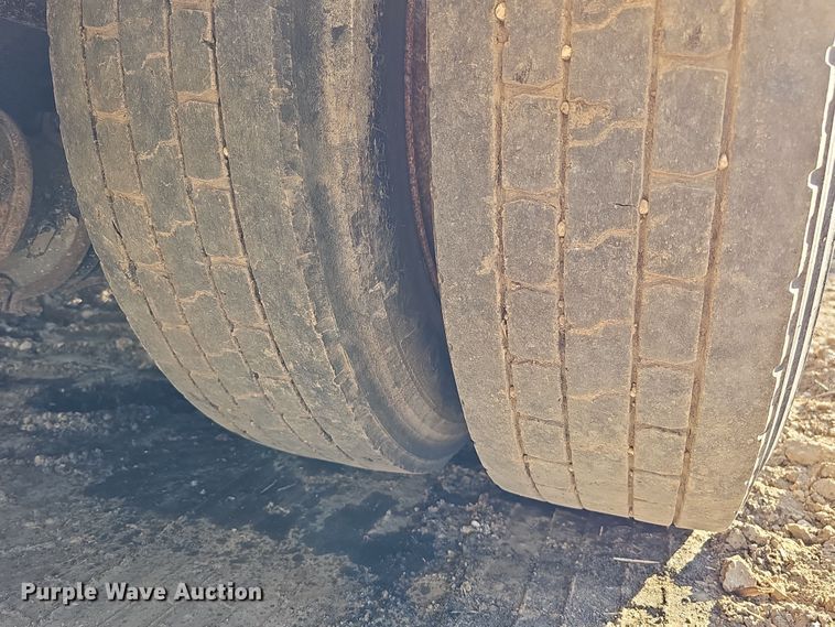 image for item DQ8522 2007 Peterbilt PB330  utility / service truck