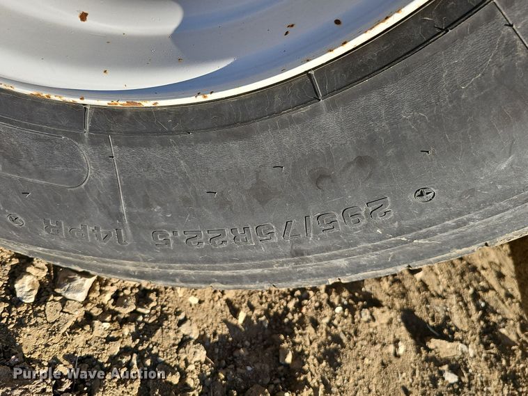 image for item DQ8522 2007 Peterbilt PB330  utility / service truck