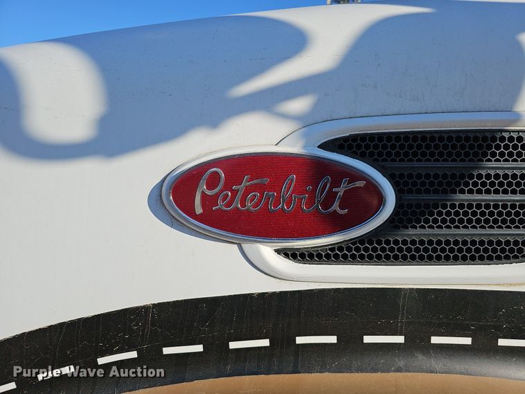 image for item DQ8522 2007 Peterbilt PB330  utility / service truck