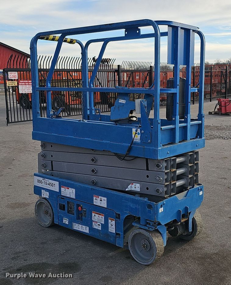 image for item DQ8526 Genie GS-1930  scissor lift