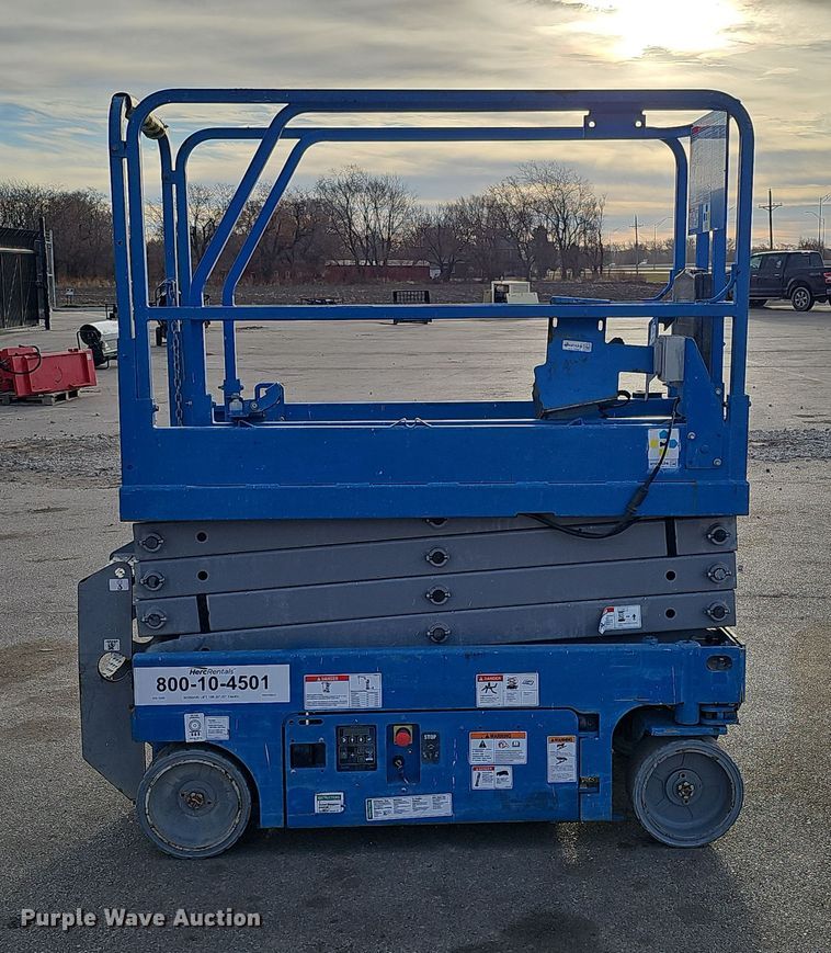 image for item DQ8526 Genie GS-1930  scissor lift