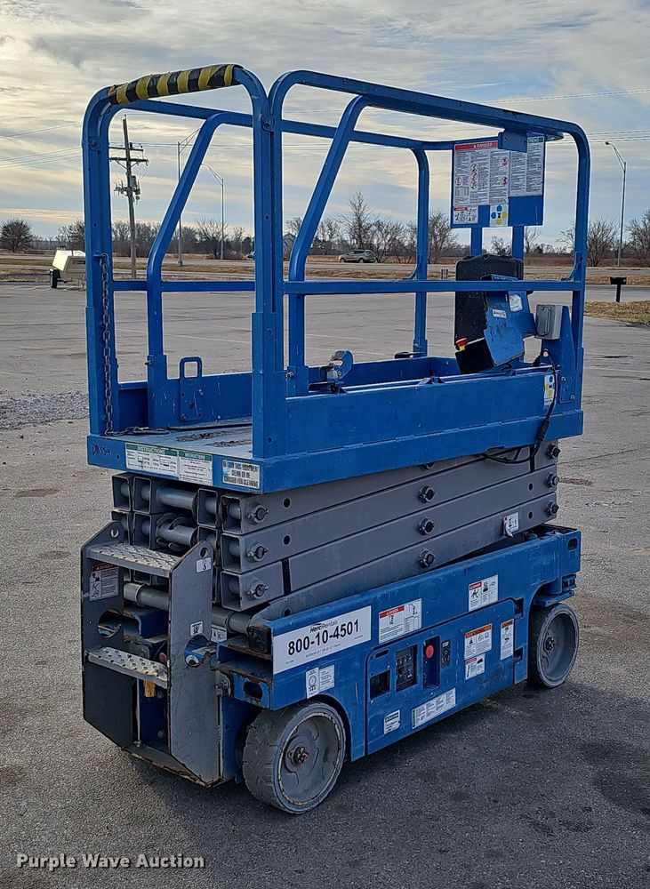 image for item DQ8526 Genie GS-1930  scissor lift