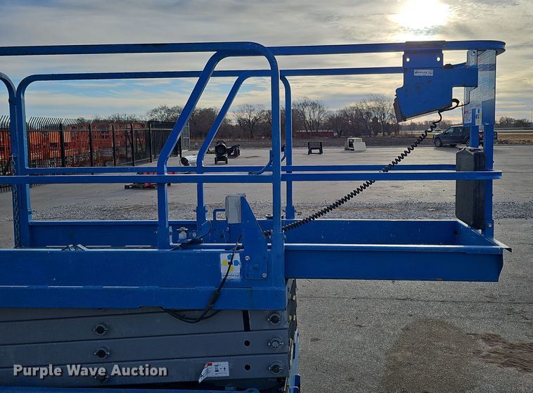 image for item DQ8526 Genie GS-1930  scissor lift