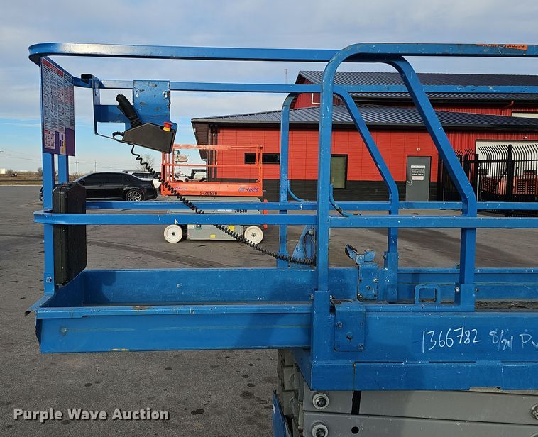 image for item DQ8526 Genie GS-1930  scissor lift
