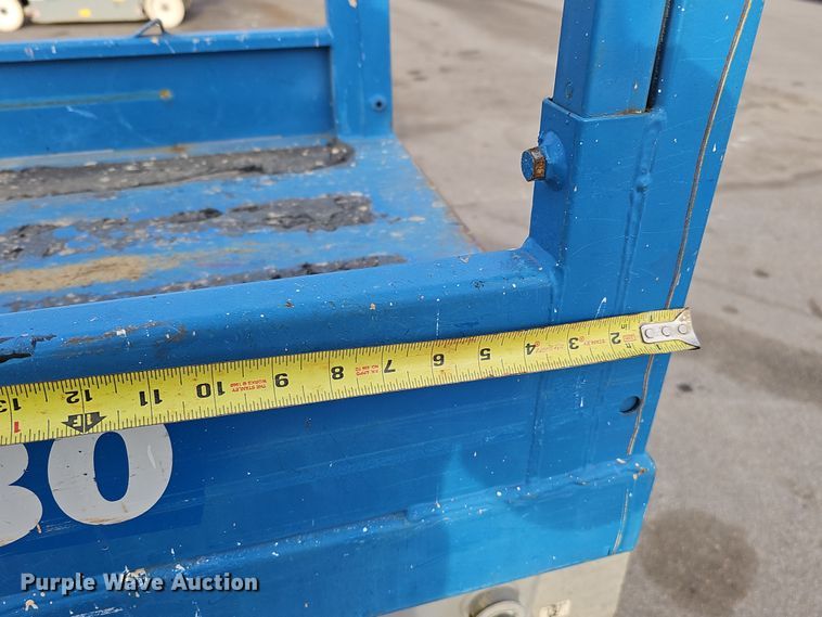 image for item DQ8526 Genie GS-1930  scissor lift