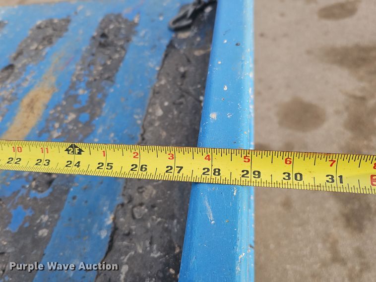 image for item DQ8526 Genie GS-1930  scissor lift