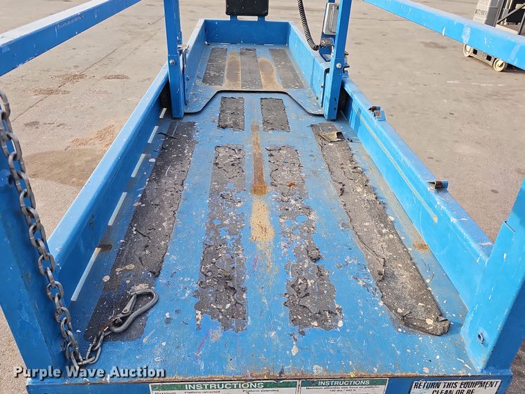 image for item DQ8526 Genie GS-1930  scissor lift