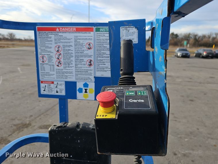 image for item DQ8526 Genie GS-1930  scissor lift